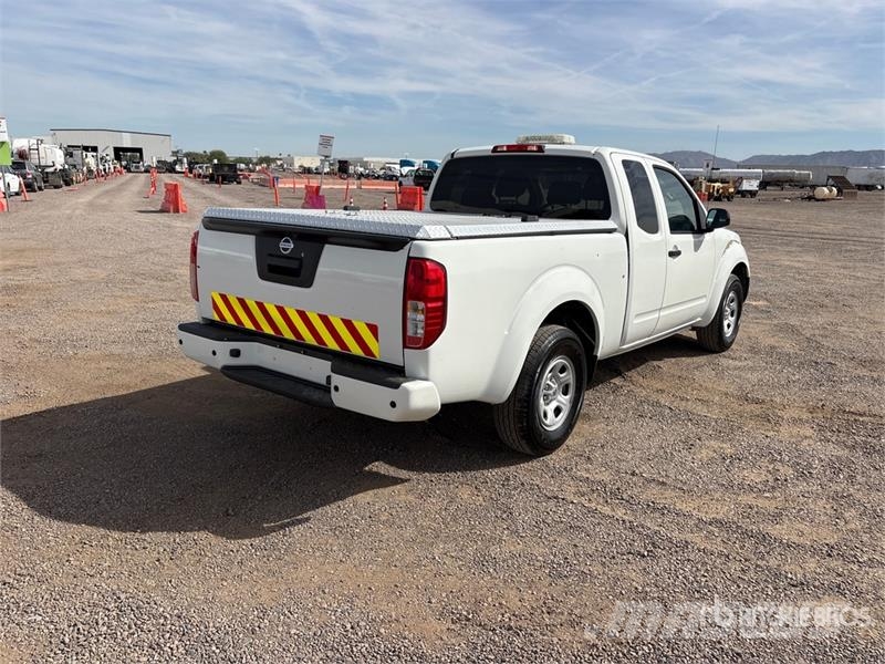 Nissan Frontier 4x2 Extended Cab Pickup Andere Transporter