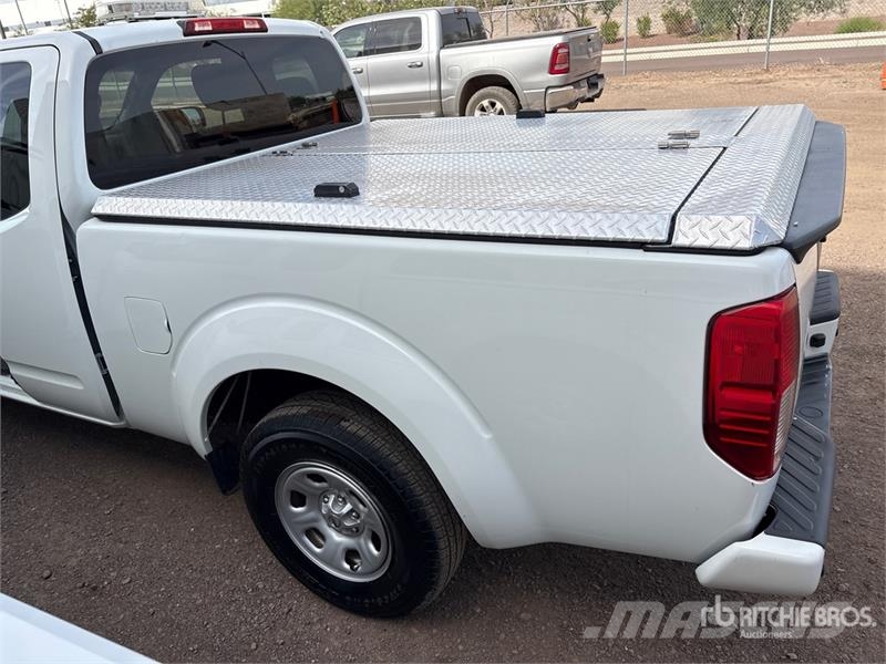 Nissan Frontier 4x2 Extended Cab Pickup Andere Transporter
