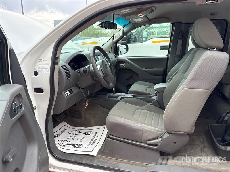 Nissan Frontier 4x2 Extended Cab Pickup Otros