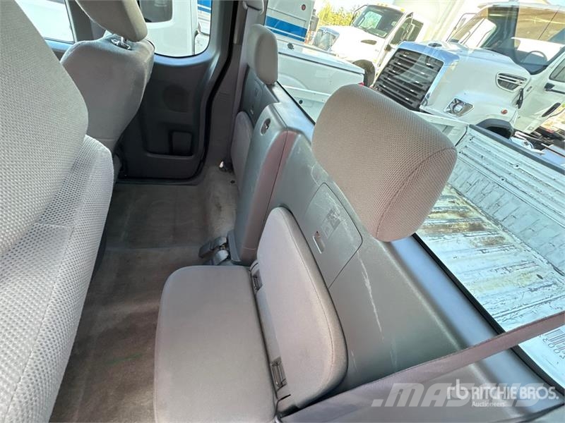 Nissan Frontier 4x2 Extended Cab Pickup Drugi