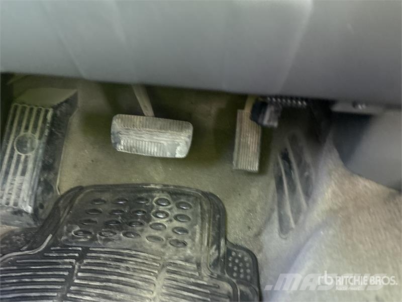Nissan Frontier 4x2 Extended Cab Pickup Други