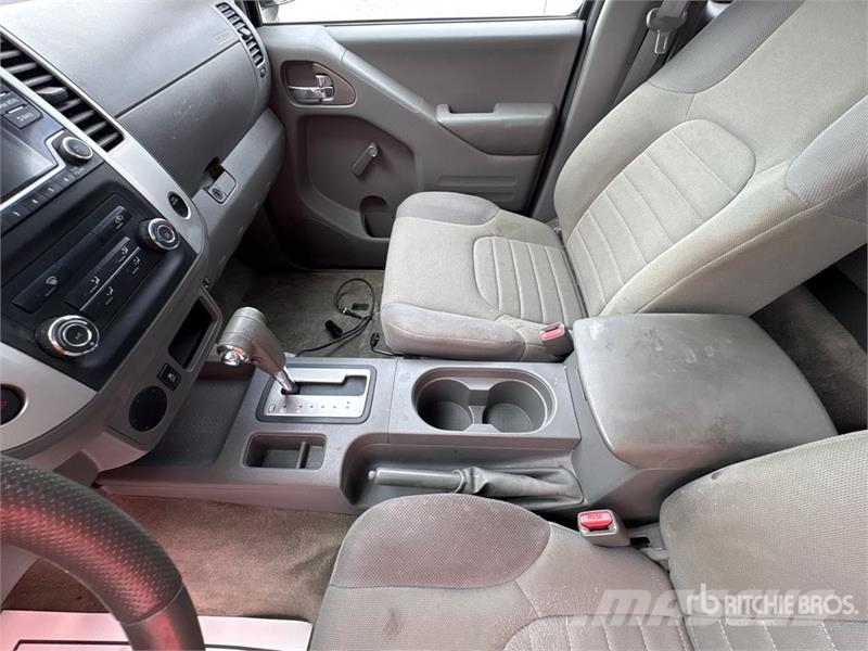 Nissan Frontier 4x2 Extended Cab Pickup Otros