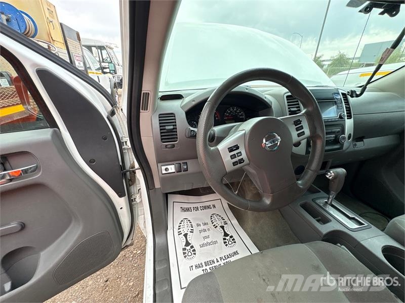 Nissan Frontier 4x2 Extended Cab Pickup Otros