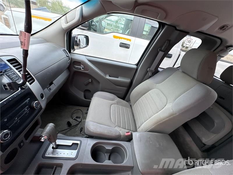 Nissan Frontier 4x2 Extended Cab Pickup Otros