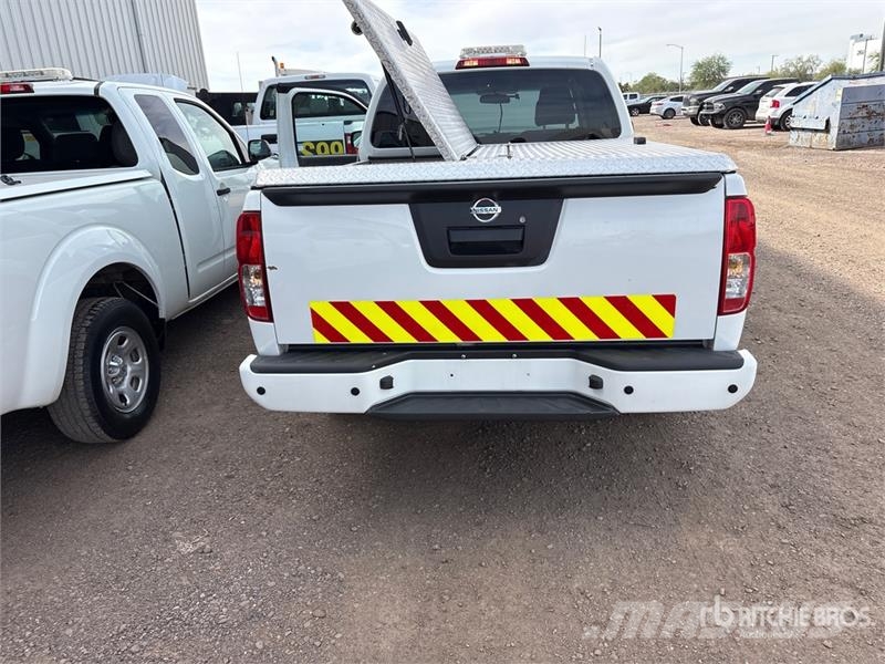 Nissan Frontier 4x2 Extended Cab Pickup Andere Transporter