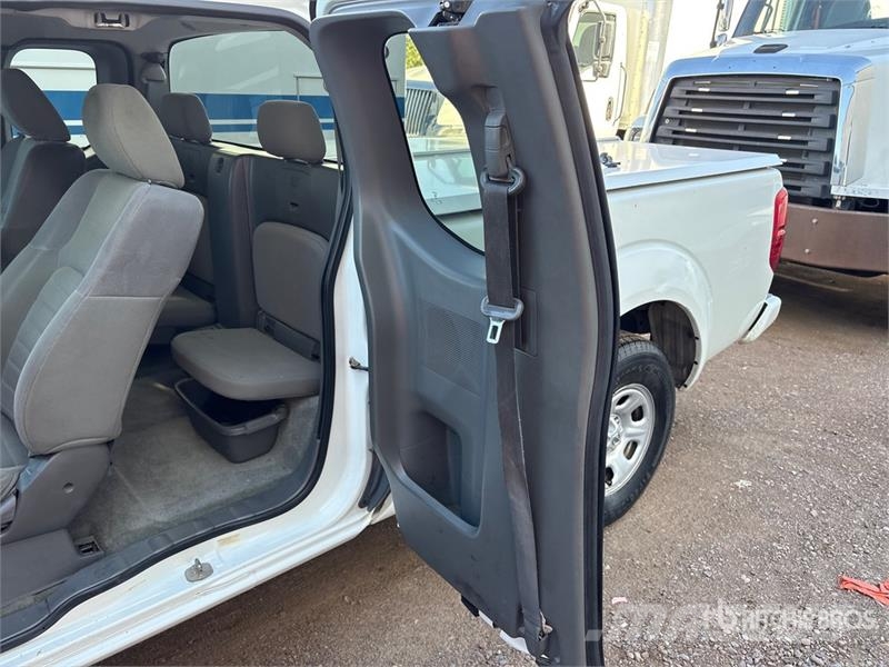 Nissan Frontier 4x2 Extended Cab Pickup Drugi