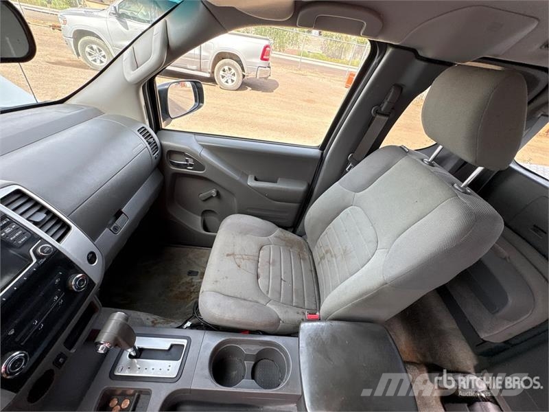Nissan Frontier 4x2 Extended Cab Pickup Andere Transporter