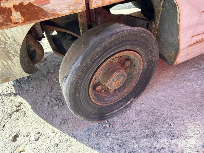 Nissan Pneumatic Tire Forklift Viljuškari - ostalo