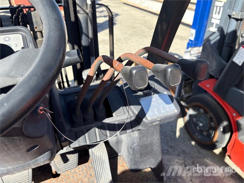 Nissan Pneumatic Tire Forklift Viljuškari - ostalo