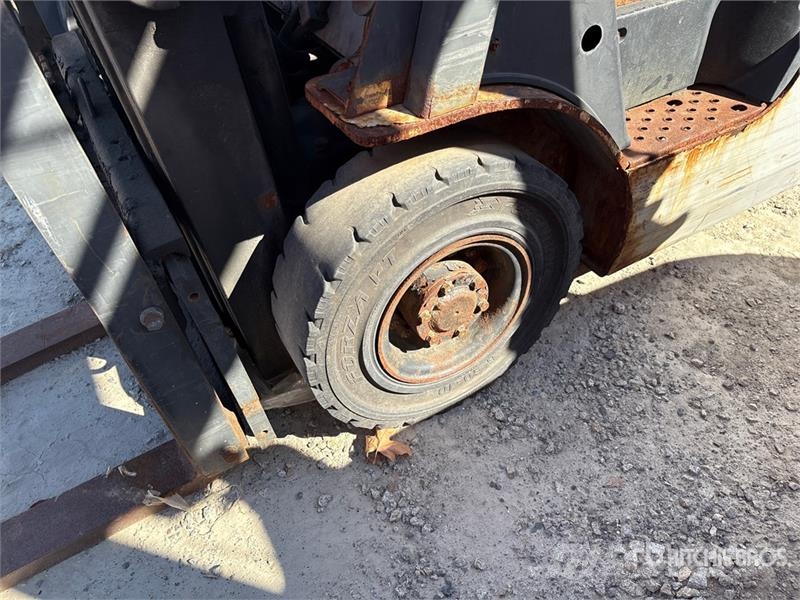 Nissan Pneumatic Tire Forklift Viljuškari - ostalo