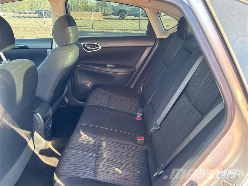 Nissan Sentra Automobile PKWs