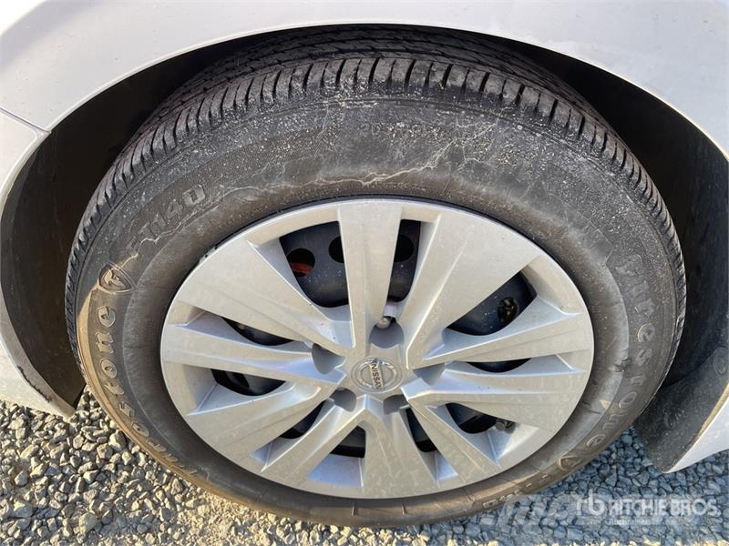 Nissan Sentra SE Automobile Carros