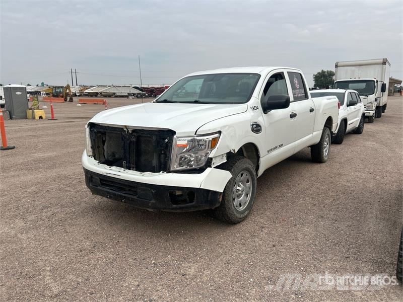Nissan Titan XD 4x4 Crew Cab Pickup Други