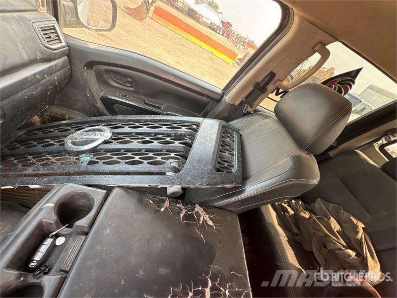 Nissan Titan XD 4x4 Crew Cab Pickup Други