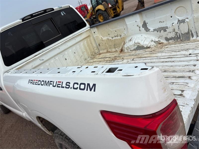 Nissan Titan XD 4x4 Crew Cab Pickup Други