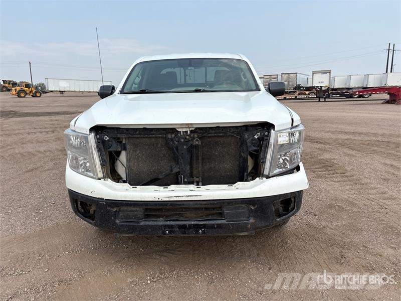 Nissan Titan XD 4x4 Crew Cab Pickup Други