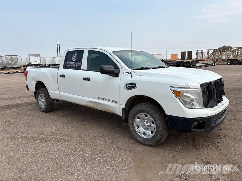 Nissan Titan XD 4x4 Crew Cab Pickup Други