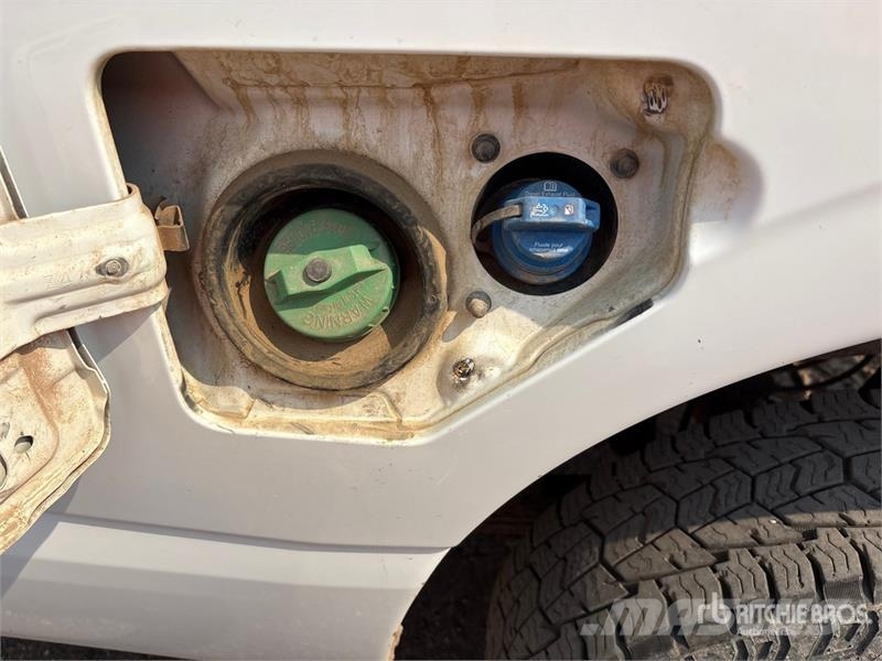 Nissan Titan XD 4x4 Crew Cab Pickup Други