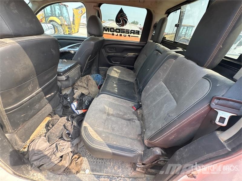 Nissan Titan XD 4x4 Crew Cab Pickup Други