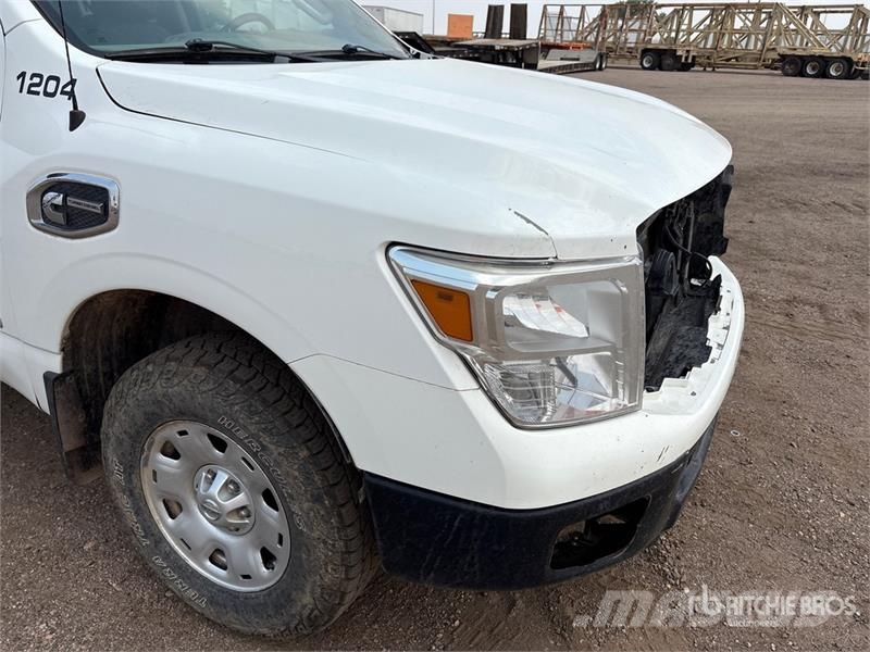 Nissan Titan XD 4x4 Crew Cab Pickup Други