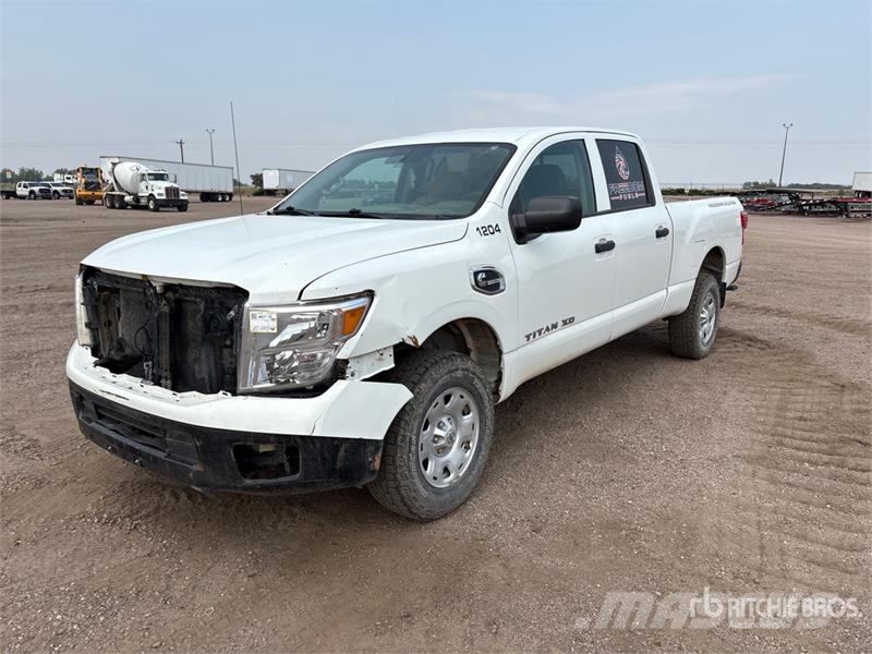 Nissan Titan XD 4x4 Crew Cab Pickup Други
