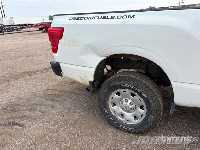 Nissan Titan XD 4x4 Crew Cab Pickup Други