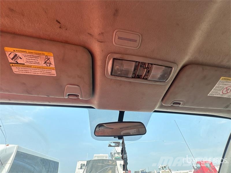 Nissan Titan XD 4x4 Crew Cab Pickup Други