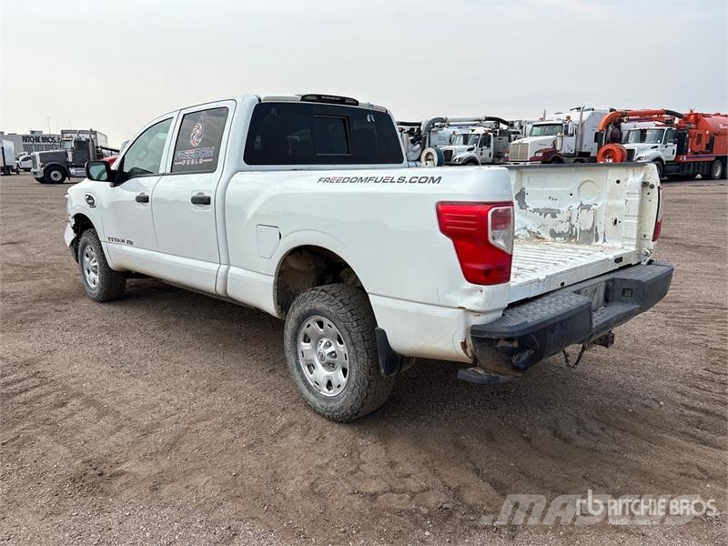 Nissan Titan XD 4x4 Crew Cab Pickup Други