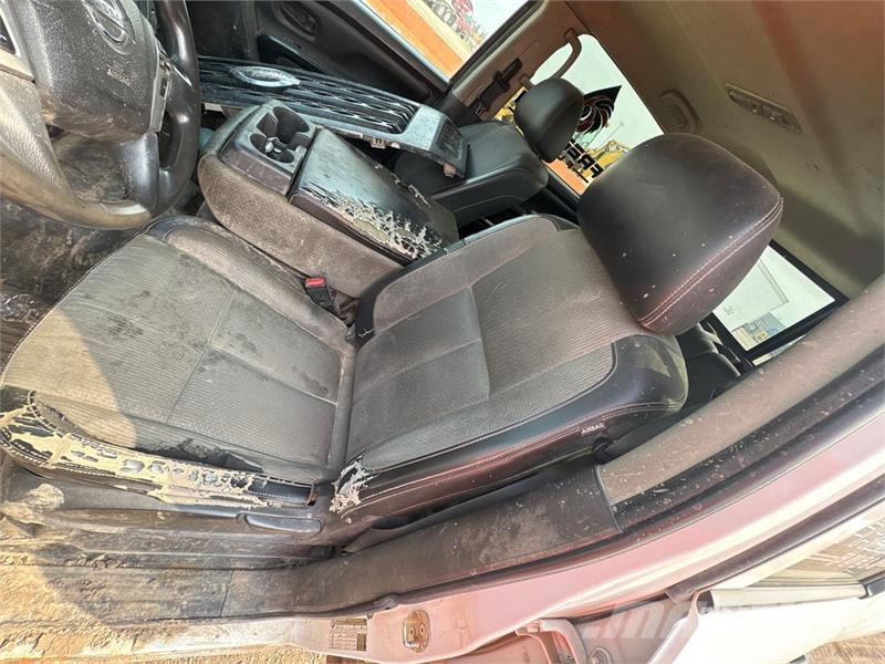 Nissan Titan XD 4x4 Crew Cab Pickup Други