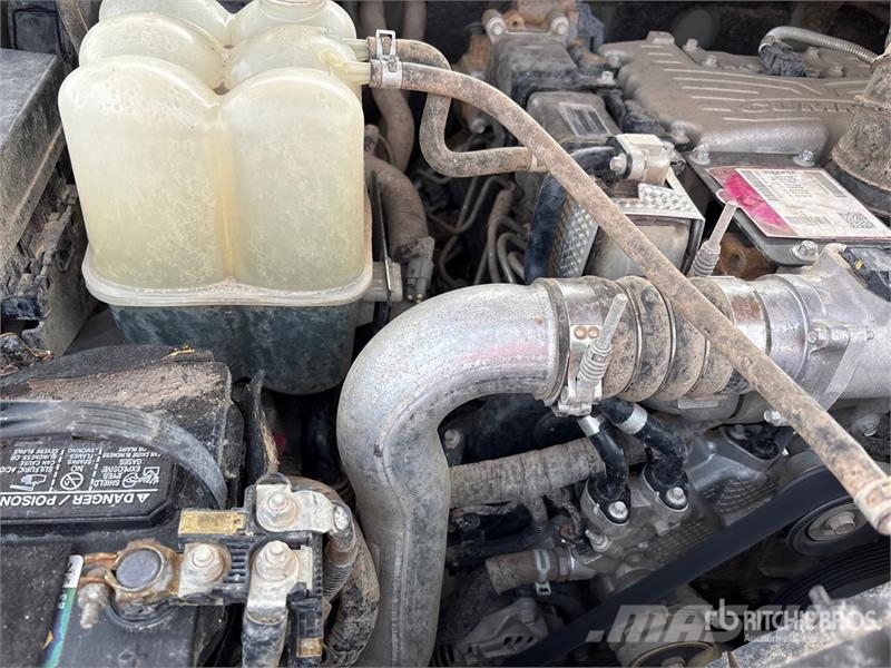 Nissan Titan XD 4x4 Crew Cab Pickup Други