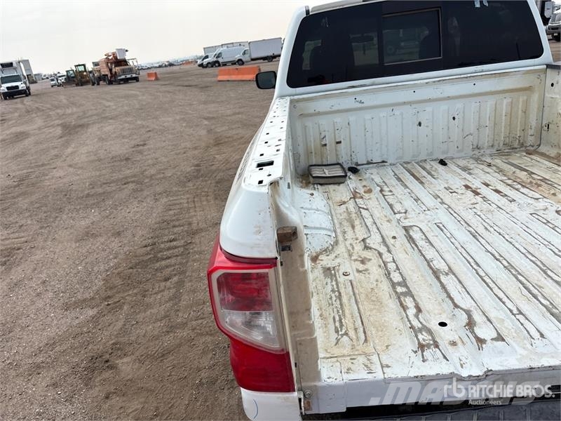 Nissan Titan XD 4x4 Crew Cab Pickup Други