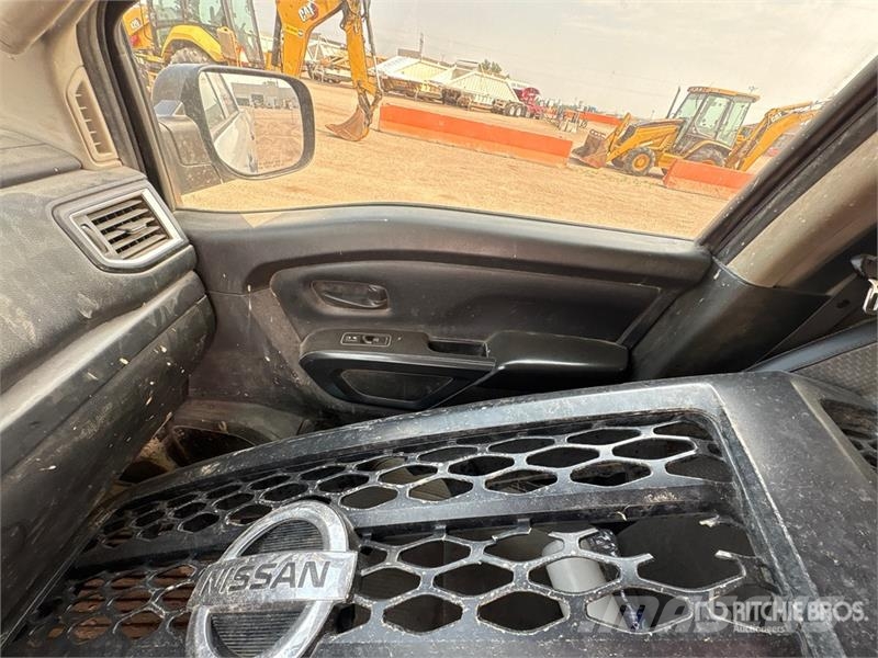 Nissan Titan XD 4x4 Crew Cab Pickup Други