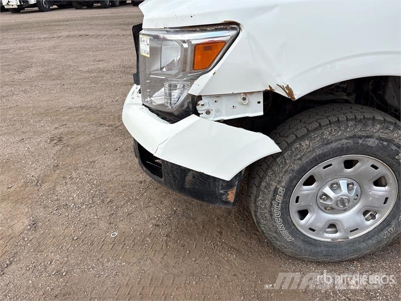 Nissan Titan XD 4x4 Crew Cab Pickup Други