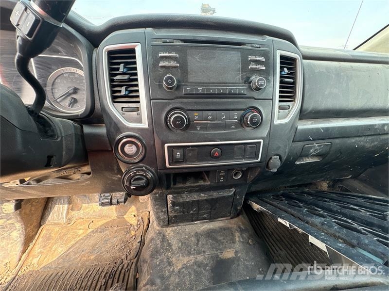 Nissan Titan XD 4x4 Crew Cab Pickup Други