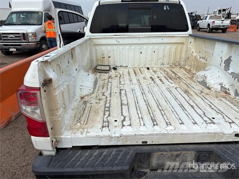 Nissan Titan XD 4x4 Crew Cab Pickup Други