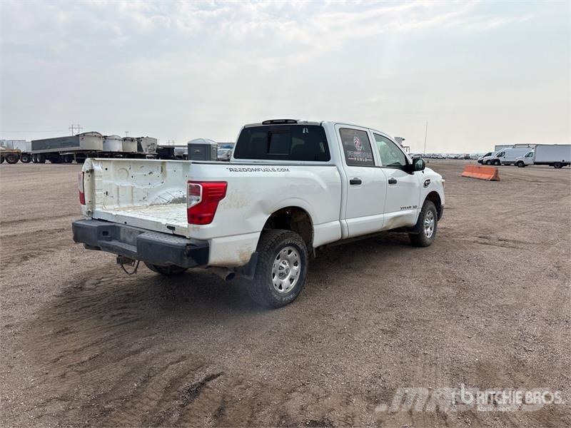 Nissan Titan XD 4x4 Crew Cab Pickup Други