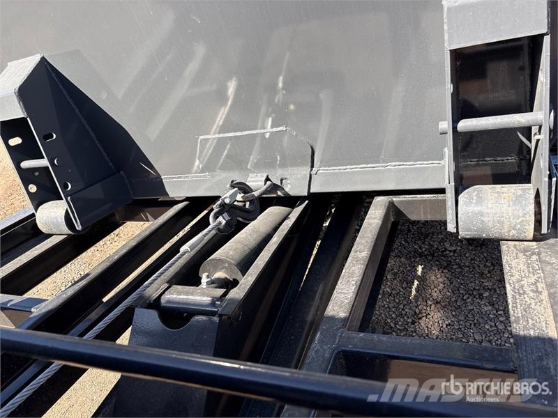 Northstar Trailers T/A Gooseneck Roll-Off Trailer Skipplaadur-haagised