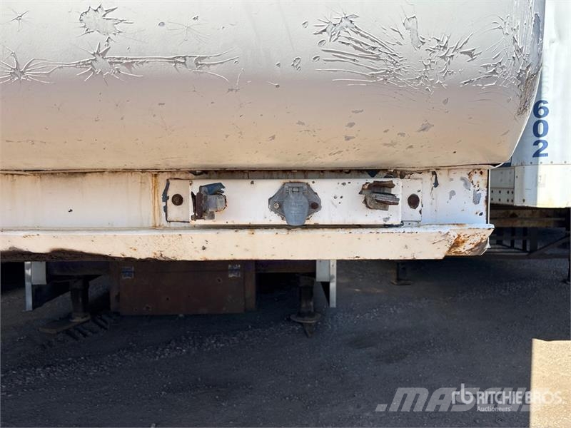 Nu Van T/A 3 Car Enclosed Car Carrier Trailer Autotreileri