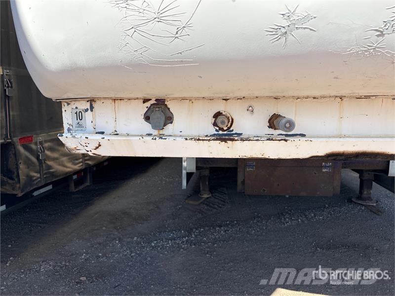 Nu Van T/A 3 Car Enclosed Car Carrier Trailer Autotreileri