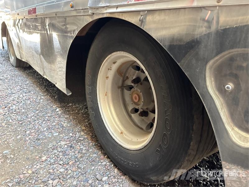 Nu Van T/A 3 Car Enclosed Car Carrier Trailer Autotreileri