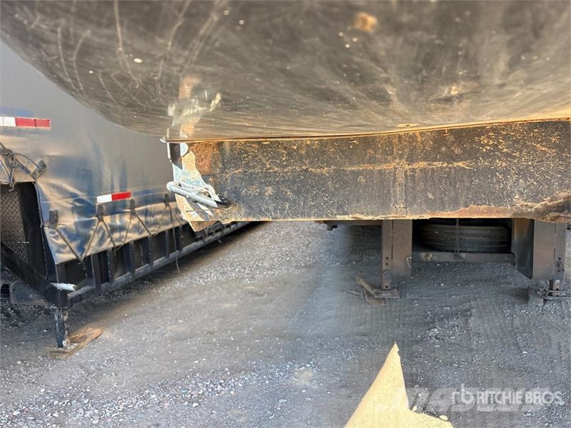  Nu Van T/A 6 Car Enclosed Car Carrier Trailer Autotreileri