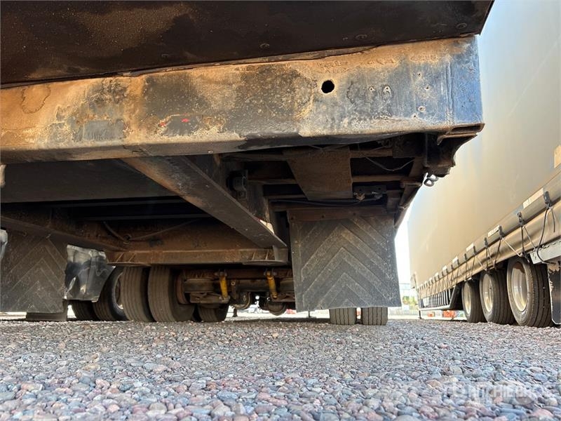  Nu Van T/A 6 Car Enclosed Car Carrier Trailer Autotreileri