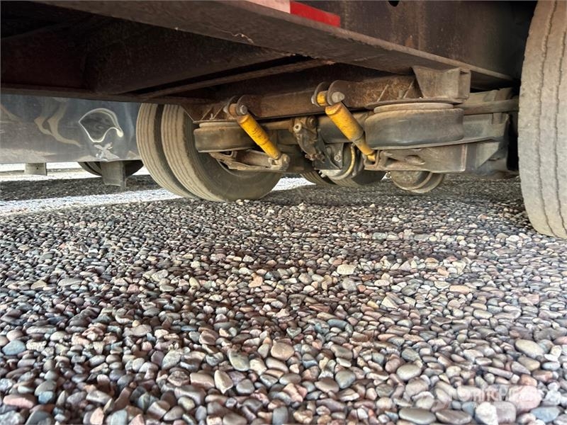  Nu Van T/A 6 Car Enclosed Car Carrier Trailer Autotreileri