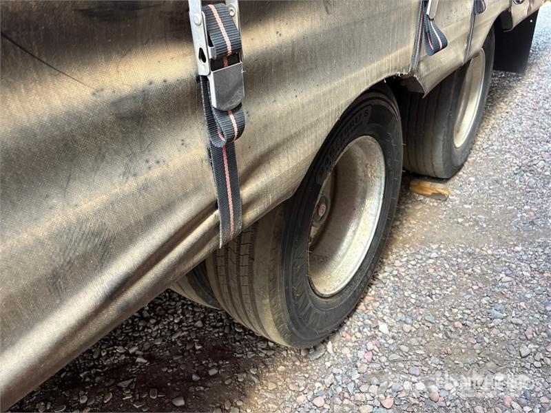  Nu Van T/A 6 Car Enclosed Car Carrier Trailer Autotreileri