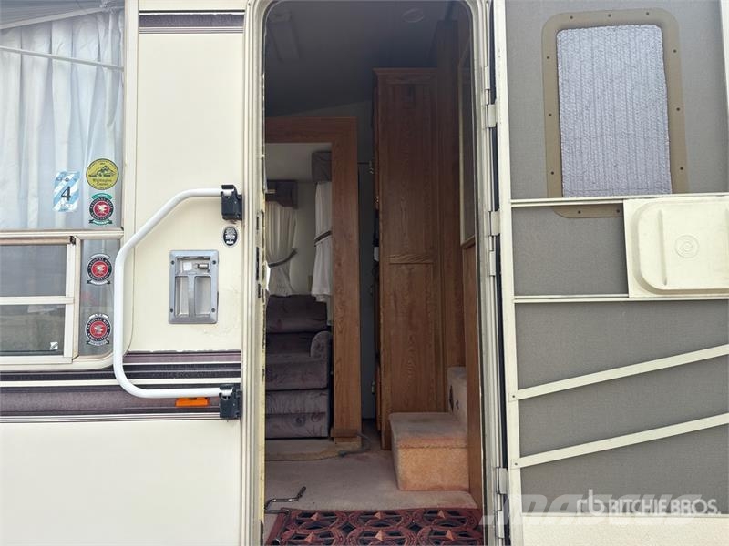 NUWA Hitchhiker II 32 ft T/A Travel Trailer Druge prikolice