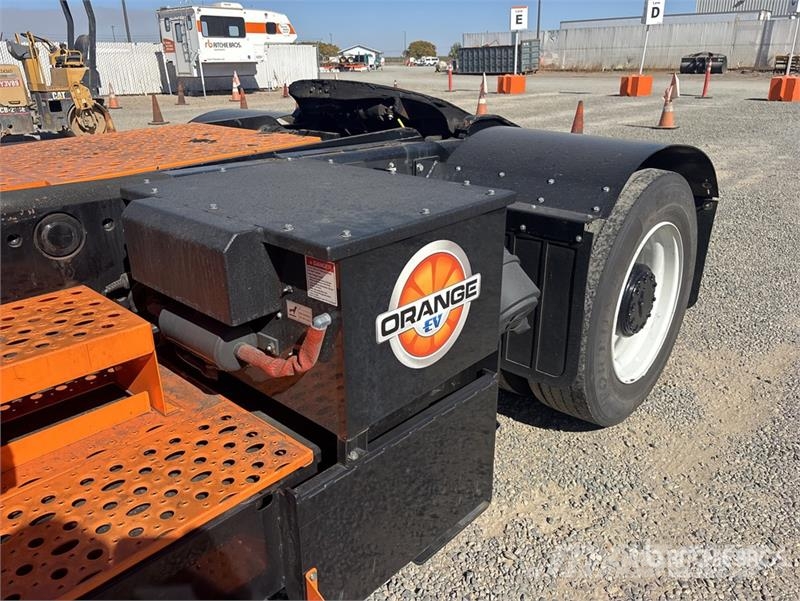 Orange EV HUSK-e 4x2 Electric Spotter Truck Terminālie traktori