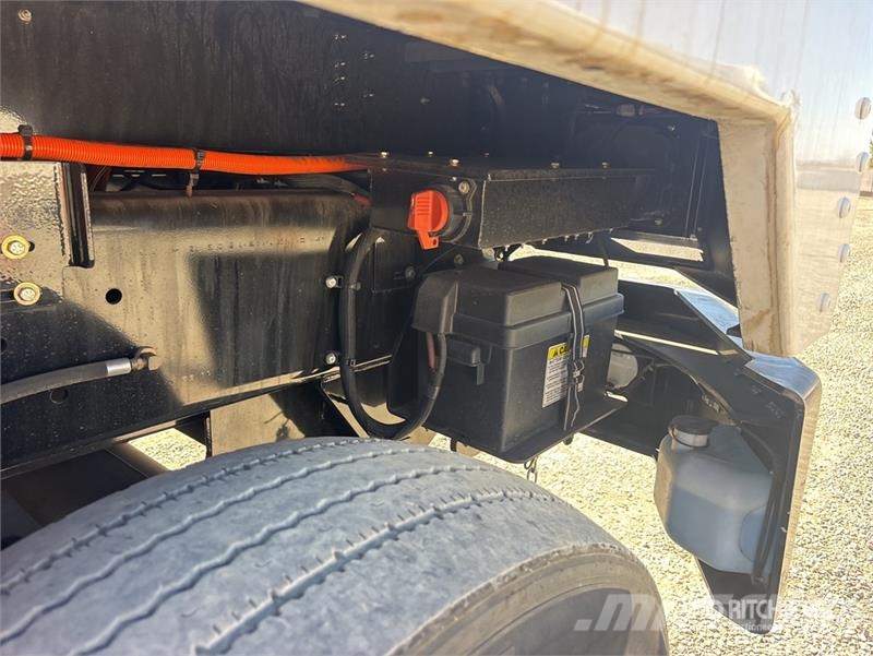 Orange EV HUSK-e 4x2 Electric Spotter Truck Terminālie traktori