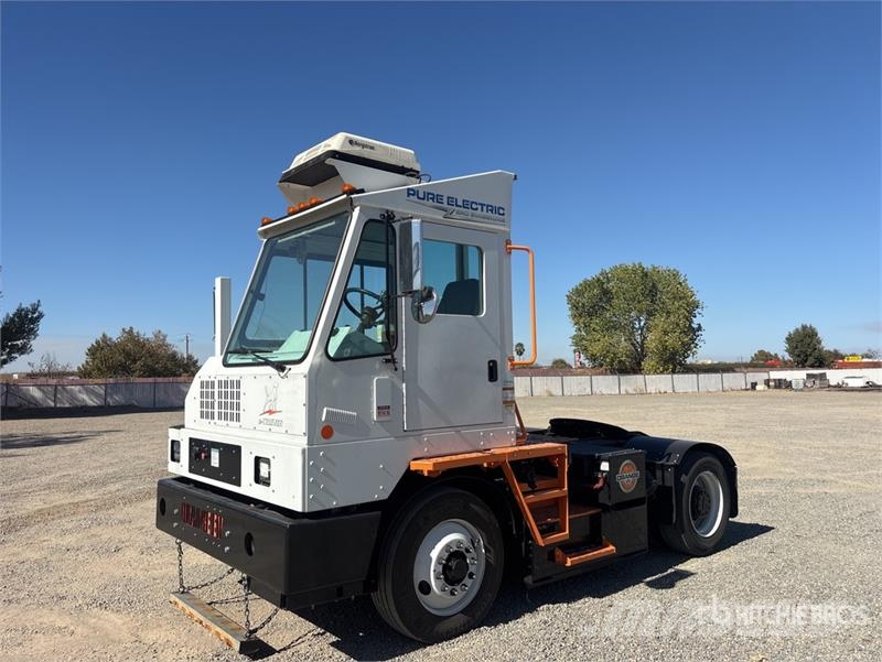 Orange EV HUSK-e 4x2 Electric Spotter Truck Terminālie traktori