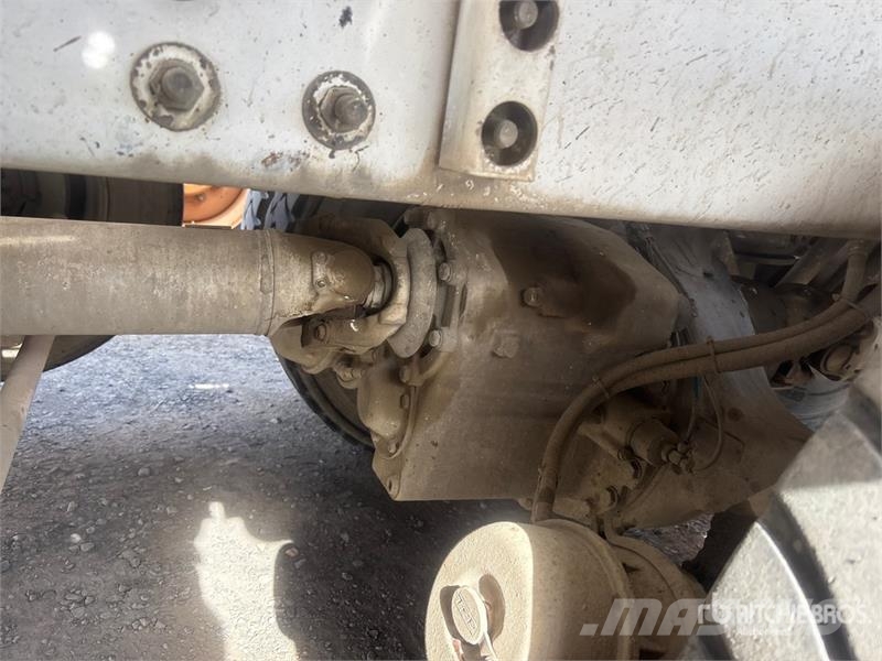 Oshkosh S Series 14x6 Front Discharge Mixer Truck Betonvedēji