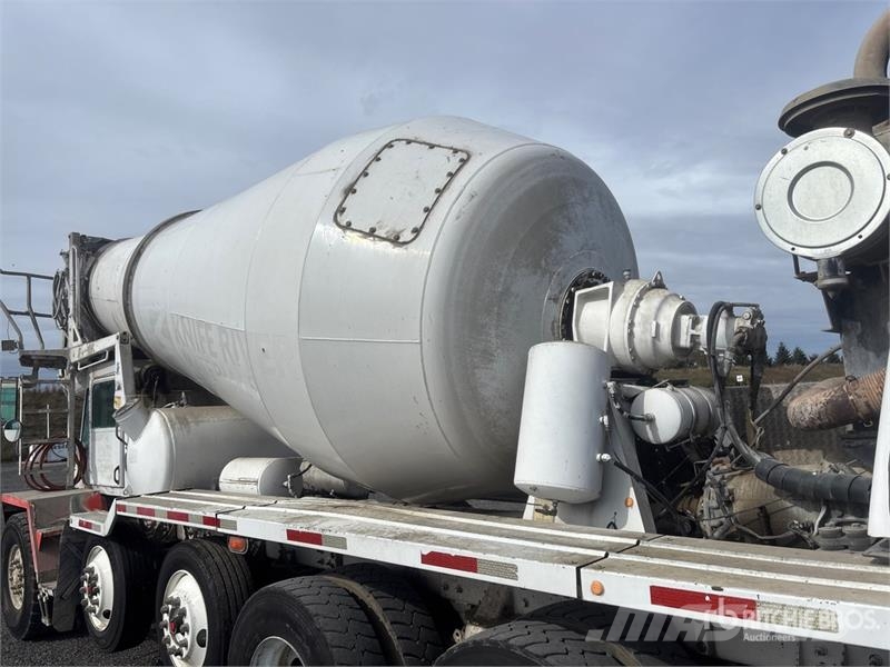 Oshkosh S Series 14x6 Front Discharge Mixer Truck Betonvedēji